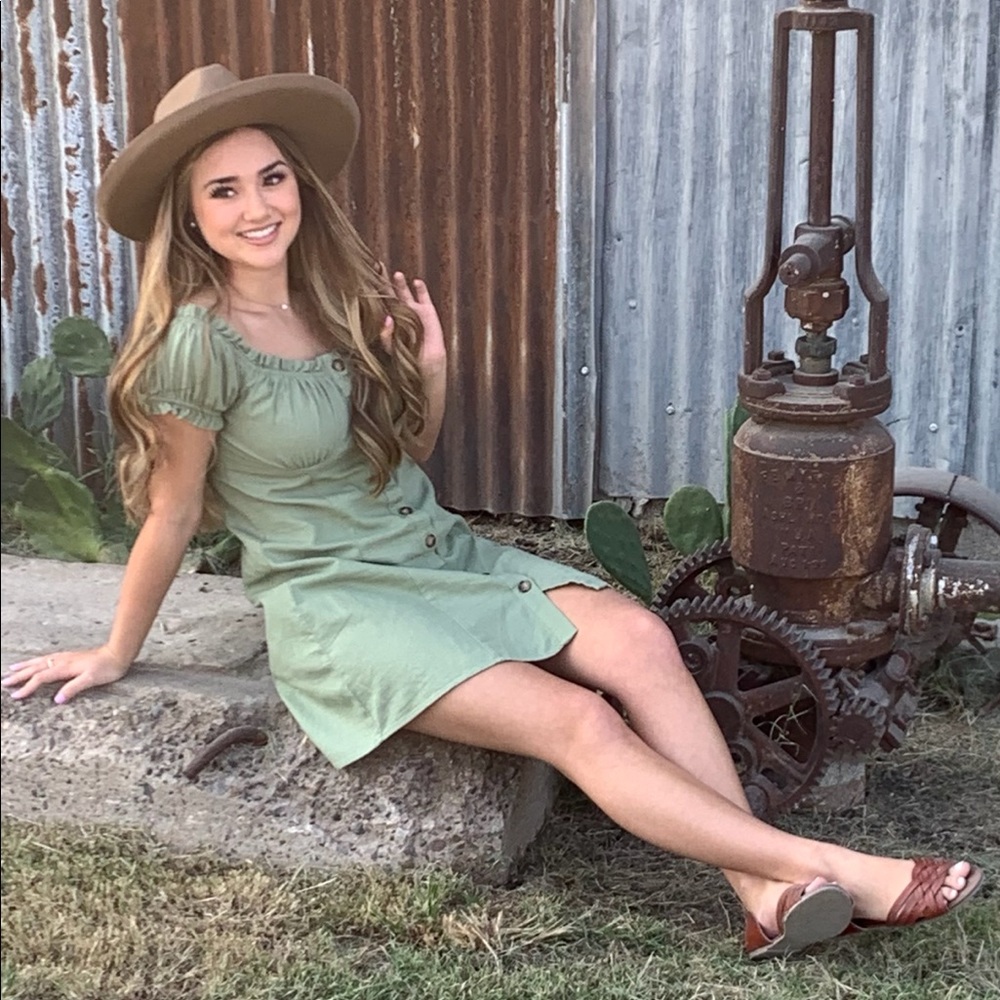 Meet your Posher, Alexia
